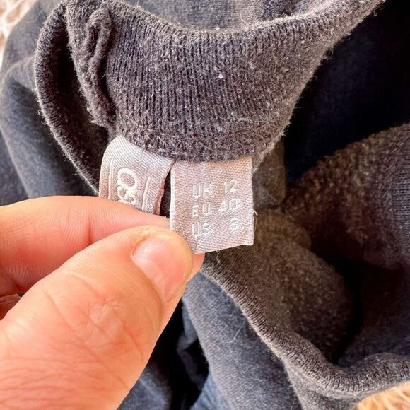 Backless Sweatshirt - Picture 2 of 4